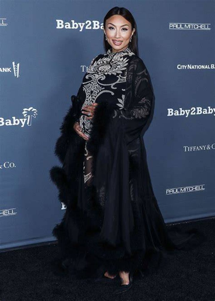 Jeannie Mai Rocks Postpartum Underwear In Makeup-Free Photo – Hollywood Life
