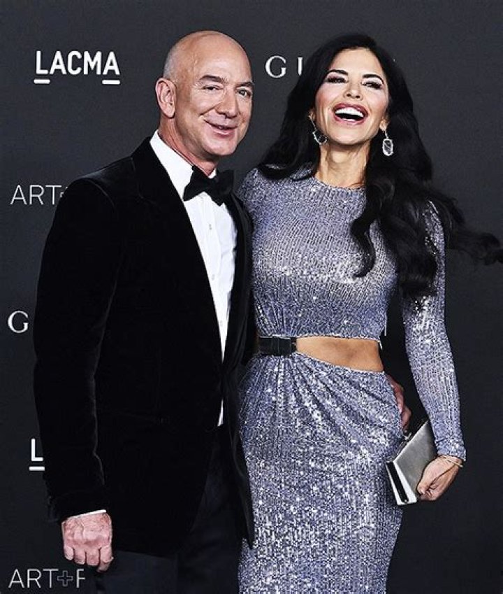 Jeff Bezos Calls Lauren Sanchez ‘Big-Hearted’ In Their First Interview – Hollywood Life