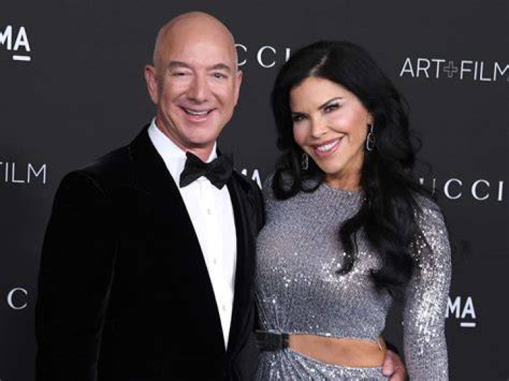 Jeff Bezos & Lauren Sanchez: Photos – Hollywood Life