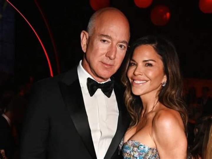 Jeff Bezos Treats GF Lauren Sanchez To Dinner In Malibu Ahead Of Space Flight — Photos