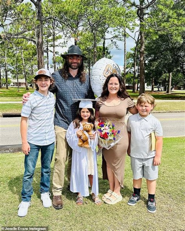 Jenelle Evans Shares Rare Family Pic Of Her 3 Kids With David Eason’s Daughter Maryssa, 13: See Pics