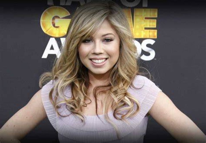 Jennette McCurdy’s 5-Minute Trick To Clear & Healthy Skin