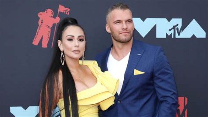 Jenni ‘JWoww’ Farley Engaged To Wrestler Zack Carpinello: Pics – Hollywood Life