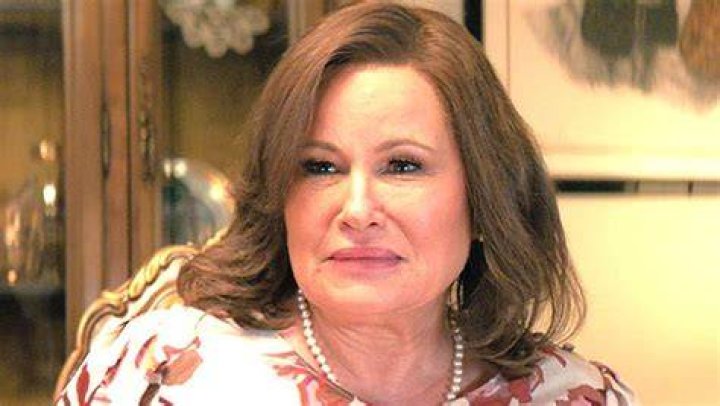 Jennifer Coolidge Praises ‘Promising Young Woman’ Ending: Interview – Hollywood Life