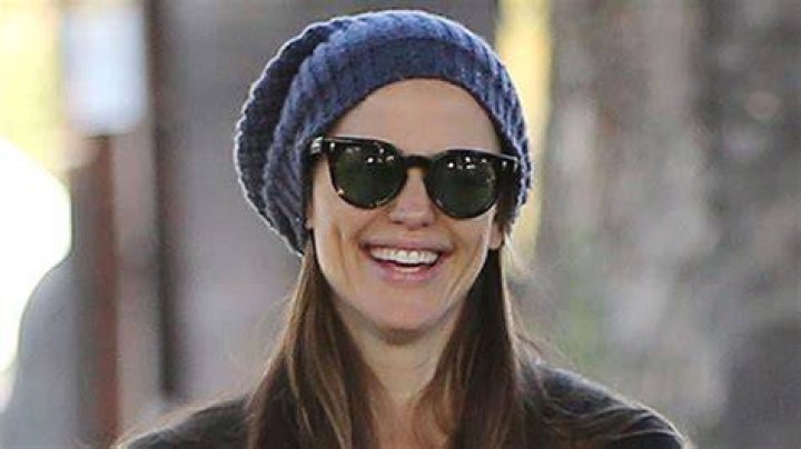 Jennifer Garner Kisses New BF John Miller As They’re Seen Snuggling On Romantic Date — Pics