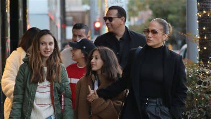 Jennifer Lopez & Alex Rodriguez Shop With The Kids During Black Friday – Hollywood Life