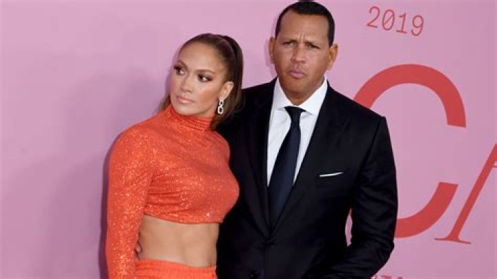 Jennifer Lopez & Alex Rodriguez Shut Down Breakup Reports By Kissing In The D.R. — Pics