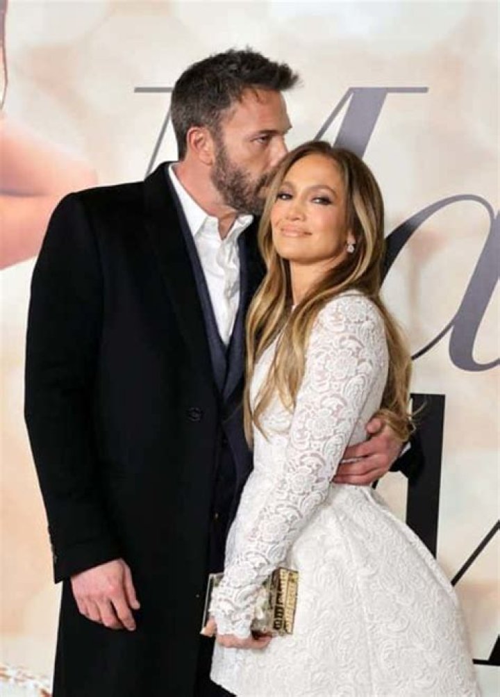 Jennifer Lopez Ditches Her Wedding Ring in Latest Social Media Post Amid Ben Affleck Marriage Rumors