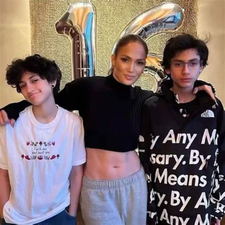 Jennifer Lopez DOESN'T Have Nannies! Only Her Family Helps With The Twins!