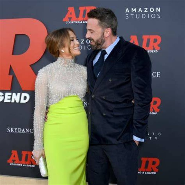 Jennifer Lopez Eats ‘Whatever She Wants’ & Stays Fit, Says Ben Affleck – Hollywood Life