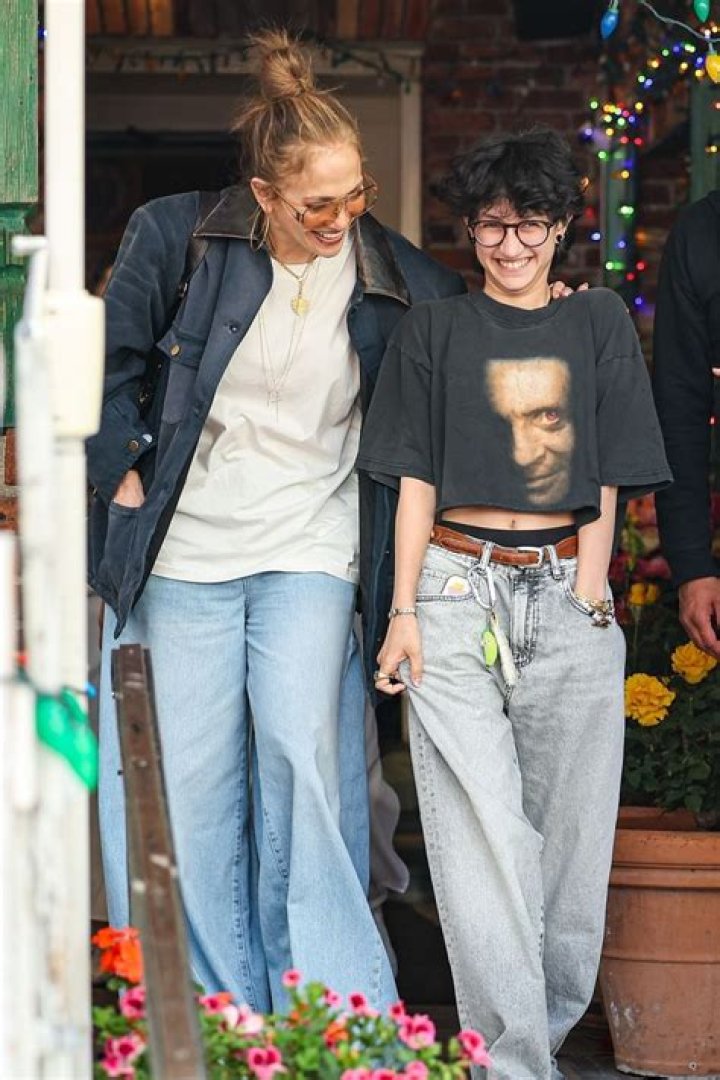 Jennifer Lopez Keeps It Casual In Sweatsuit For Lunch Date With Daughter Emme, 13