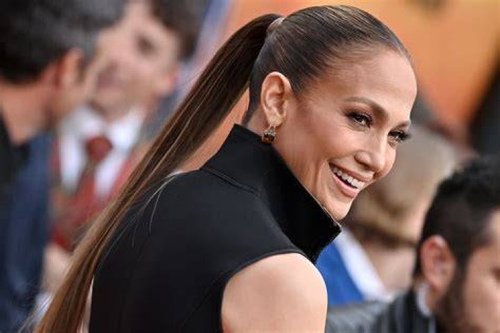 Jennifer Lopez Rocks ‘Mrs.’ Diamond Necklace In Sexy New Photos – Hollywood Life