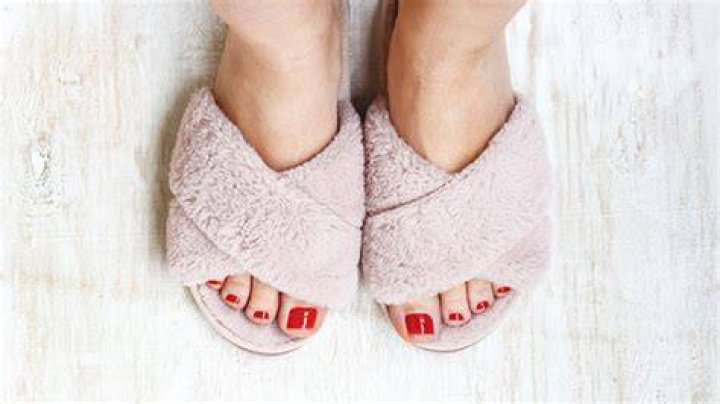 Jennifer Lopez’s Fuzzy Platform Slides Similar: Shop – Hollywood Life