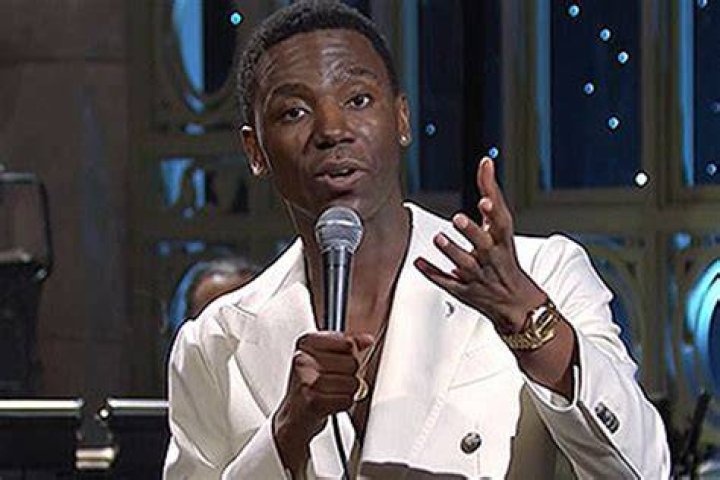 Jerrod Carmichael Hosts SNL For 1st Time After Coming Out As Gay – Hollywood Life