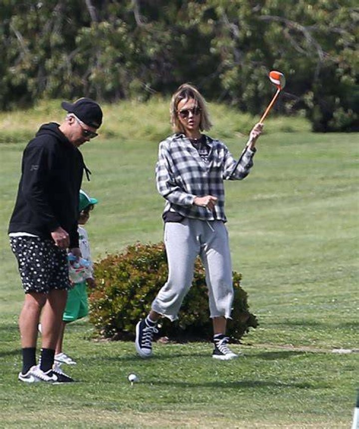 Jessica Alba & Cash Warren Hit The Golf Course With Kids Honor, 13, Haven, 10, & Hayes, 4 – Rare Photos