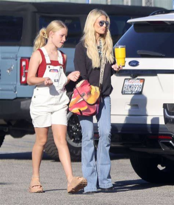 Jessica Simpson Cuddles Up To Daughter Maxi, 8, In The Pool & More Of Their Look-Alike Pics