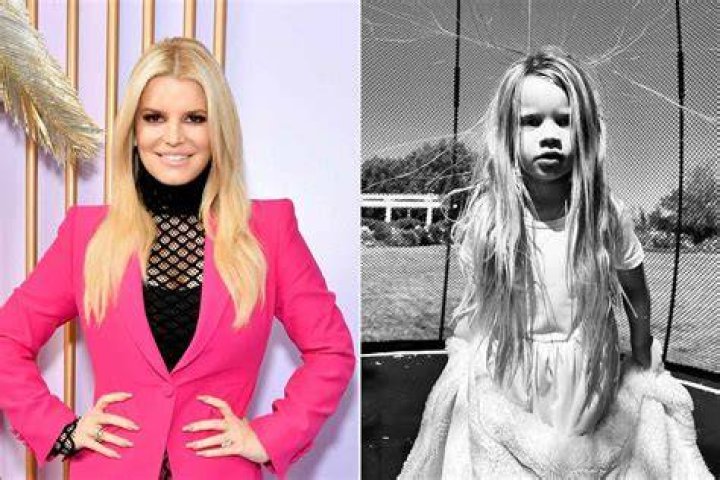 Jessica Simpson Rocks Sexy Bikini While Swimming With Daughter Birdie – Hollywood Life