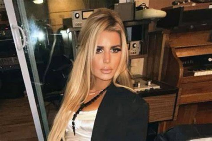 Jessica Simpson Rocks Sexy Lingerie In Mirror Selfie – Hollywood Life