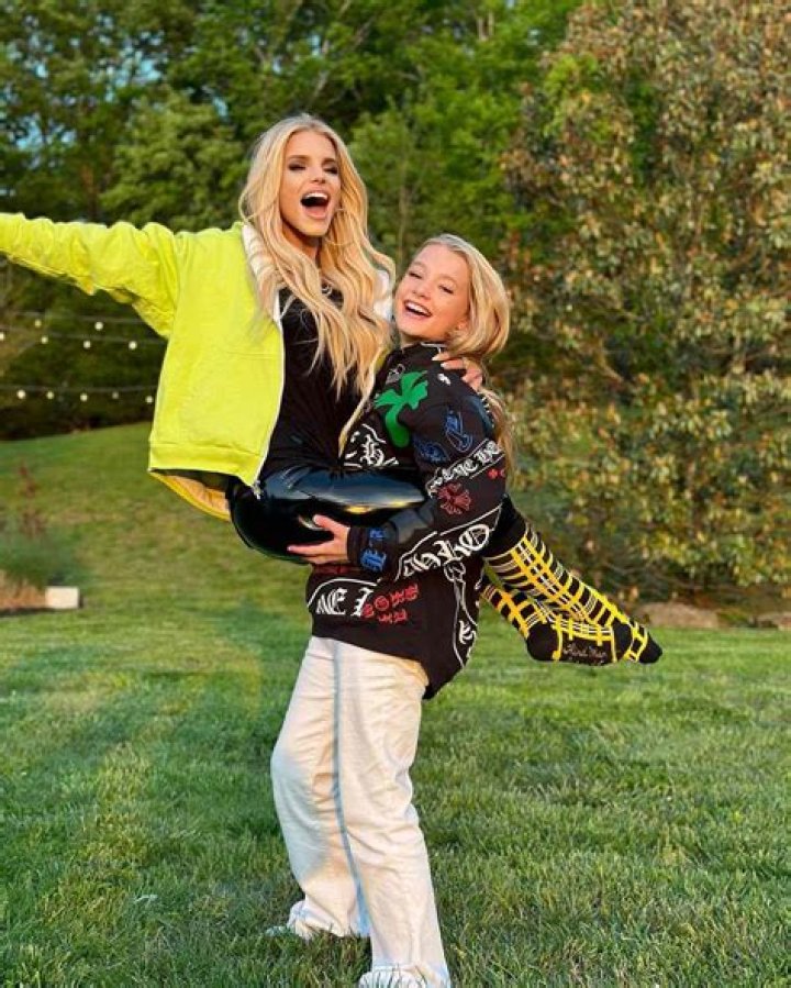 Jessica Simpson’s 3 Kids All Look Just Like Her In Sweet Family Snap From Birdie’s 2nd Birthday