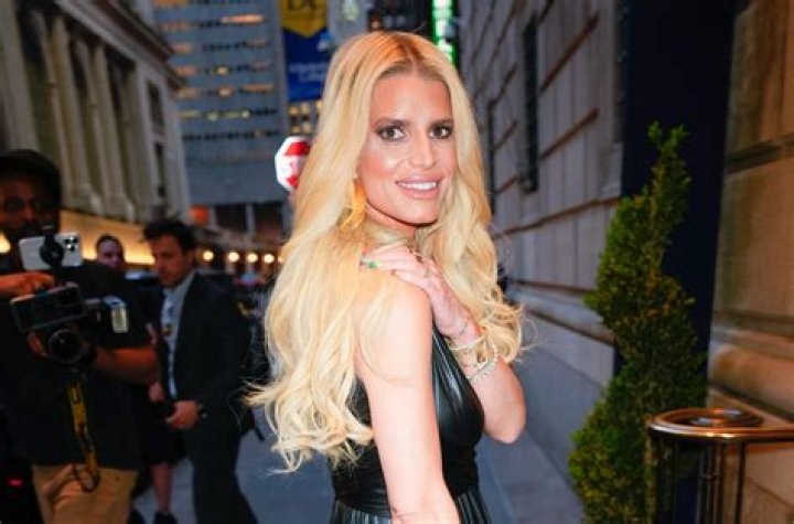 Jessica Simpson’s Book Tour Press Looks — Pics