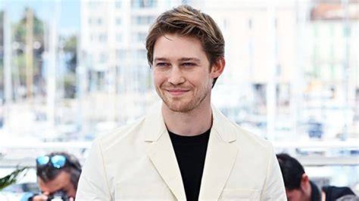 Joe Alwyn Attends Dinner Party In Cannes After Taylor Swift Split – Hollywood Life