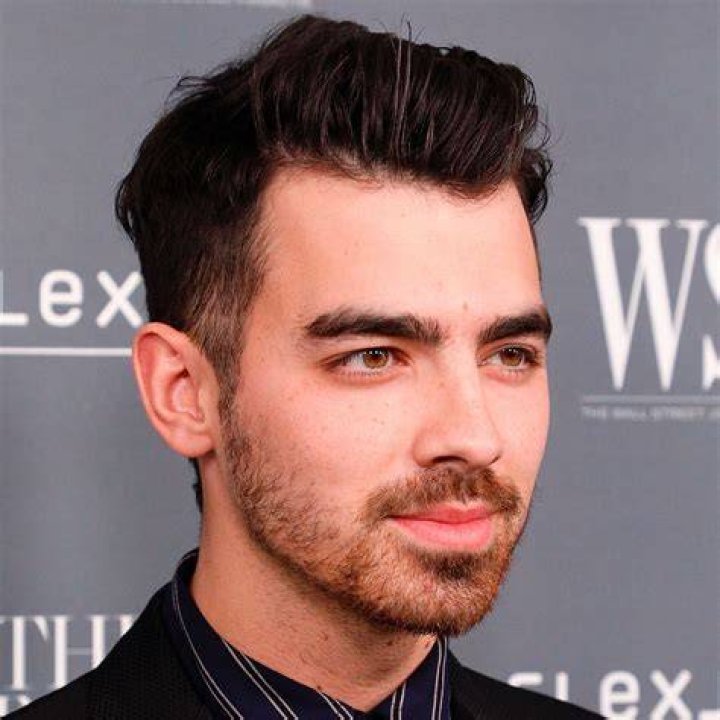 Joe Jonas Shaves Beard Off & Shares The Process Through Selfies – Hollywood Life