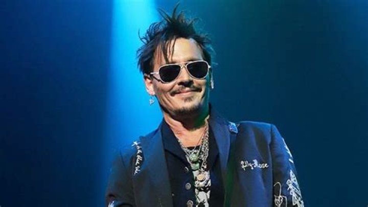 Johnny Depp Makes Comeback As Moonman At VMAs In 1st TV Appearance Since Trial