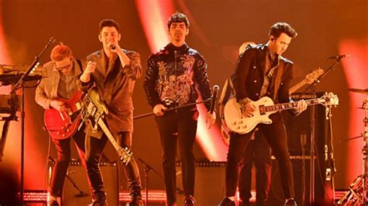 Jonas Brothers Perform Epic Mashup Of ‘Sucker,’ ‘Jealous’ & ‘Cake By The Ocean’ At The 2019 BBMAs