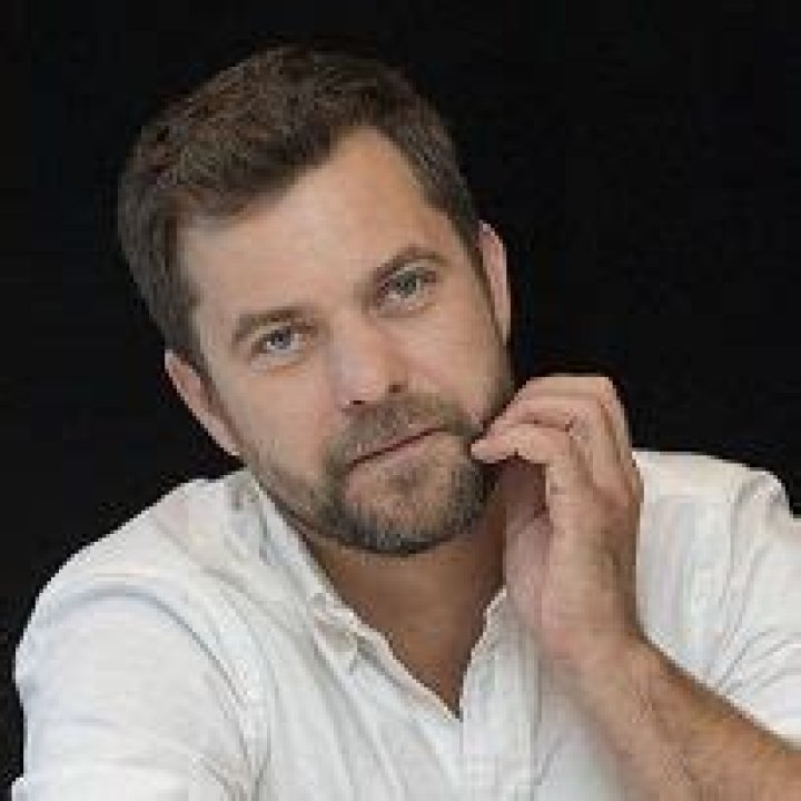 Joshua Jackson – Hollywood Life