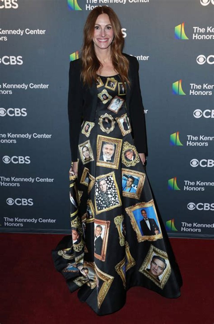 Julia Roberts Attends Kennedy Center Honors In George Clooney Dress – Hollywood Life