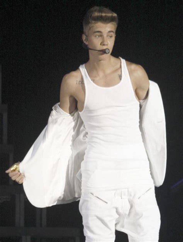 Justin Bieber Booed By Fans After Arriving 2 Hours Late To Concert