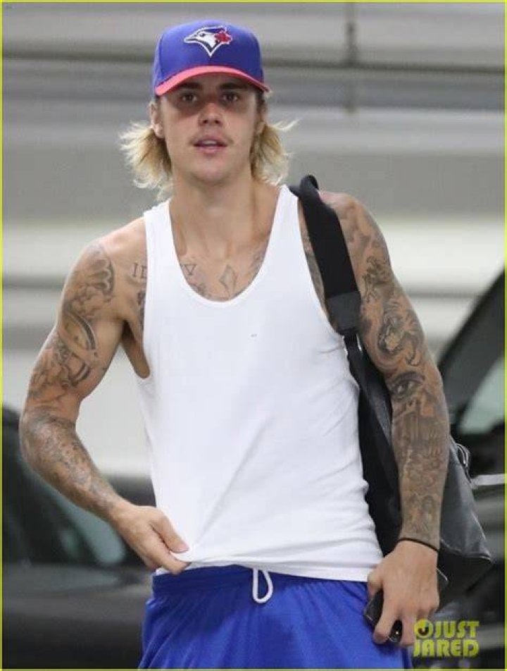 Justin Bieber Flaunts His Ripped Body In His Calvins Next To Sexy Older Woman — Pic