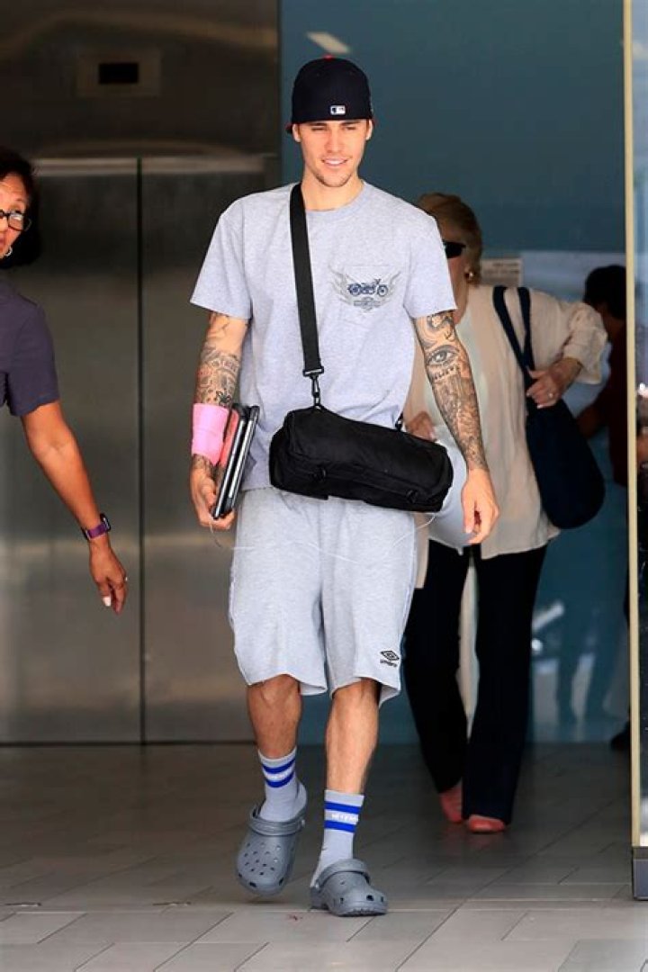 Justin Bieber Rocked Crocs & Fans Are Here For It — See Photo – Hollywood Life