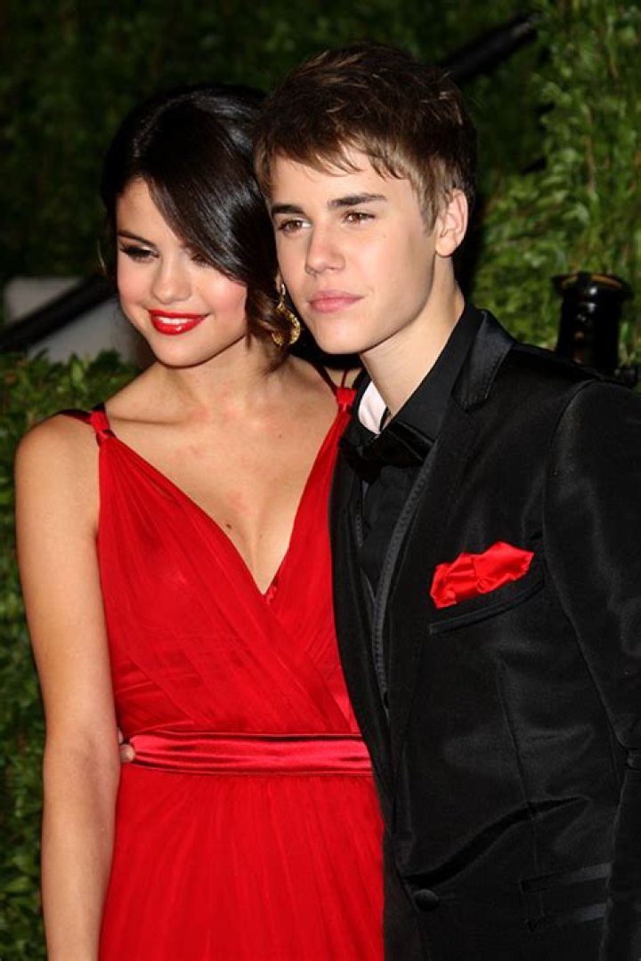 Justin Bieber & Selena Gomez: He Wants Her To Sacrifice Her Career To Be His Girlfriend