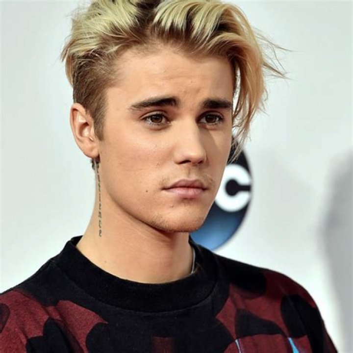 Justin Bieber Turns 21: His Sexiest Looks Ever