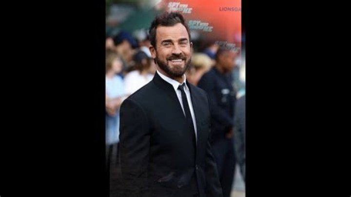 Justin Theroux & Armie Hammer Go To D.C. & Mock Donald Trump’s White House As Putin’s House