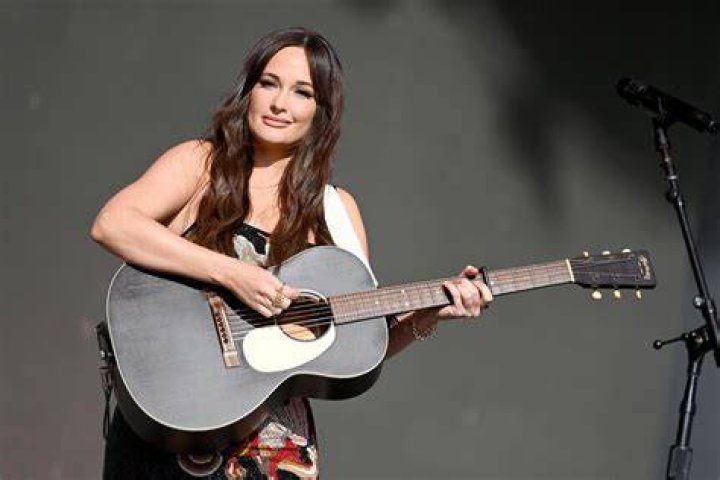Kacey Musgraves Performs ‘Justified’ — Video – Hollywood Life