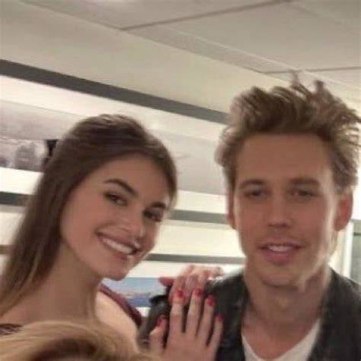 Kaia Gerber & Austin Butler Load Their Bags Into A Car As They Seemingly Head On Holiday Trip — Photos
