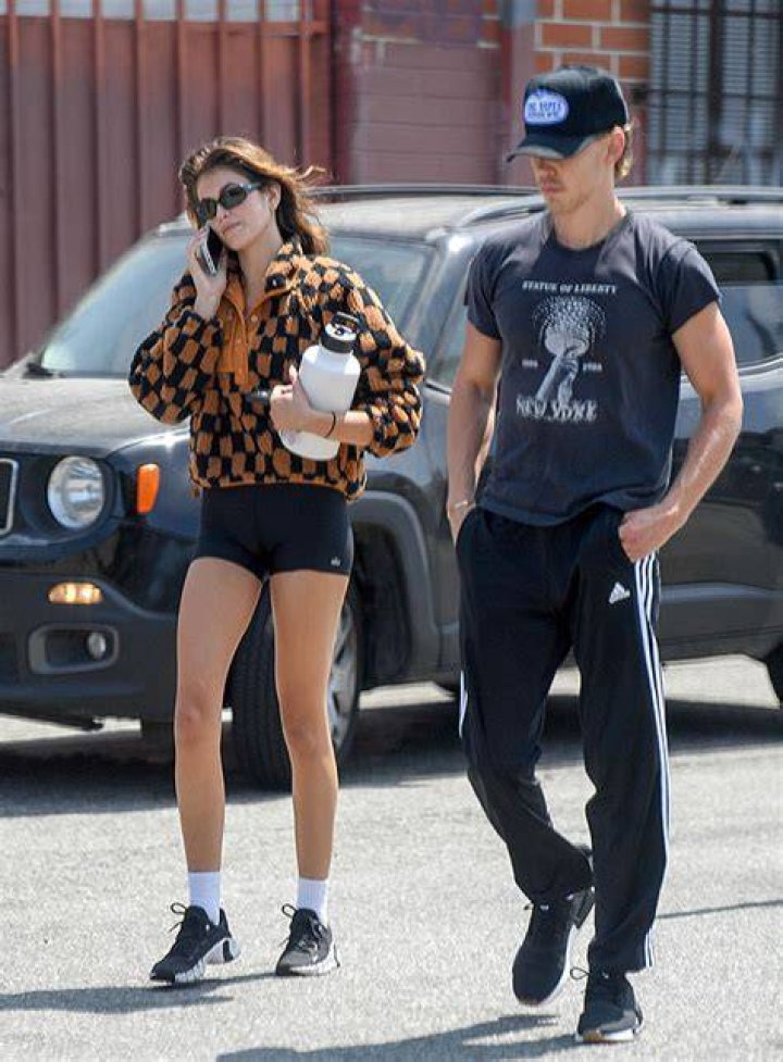 Kaia Gerber Rocks Bikini & Makes Out With Austin Butler: Photos – Hollywood Life