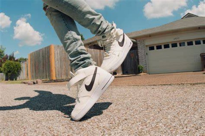 Kaia Gerber’s High-Top Sneakers Are The Perfect Shoes To Wear With Jeans & You Can Shop Them Under $80