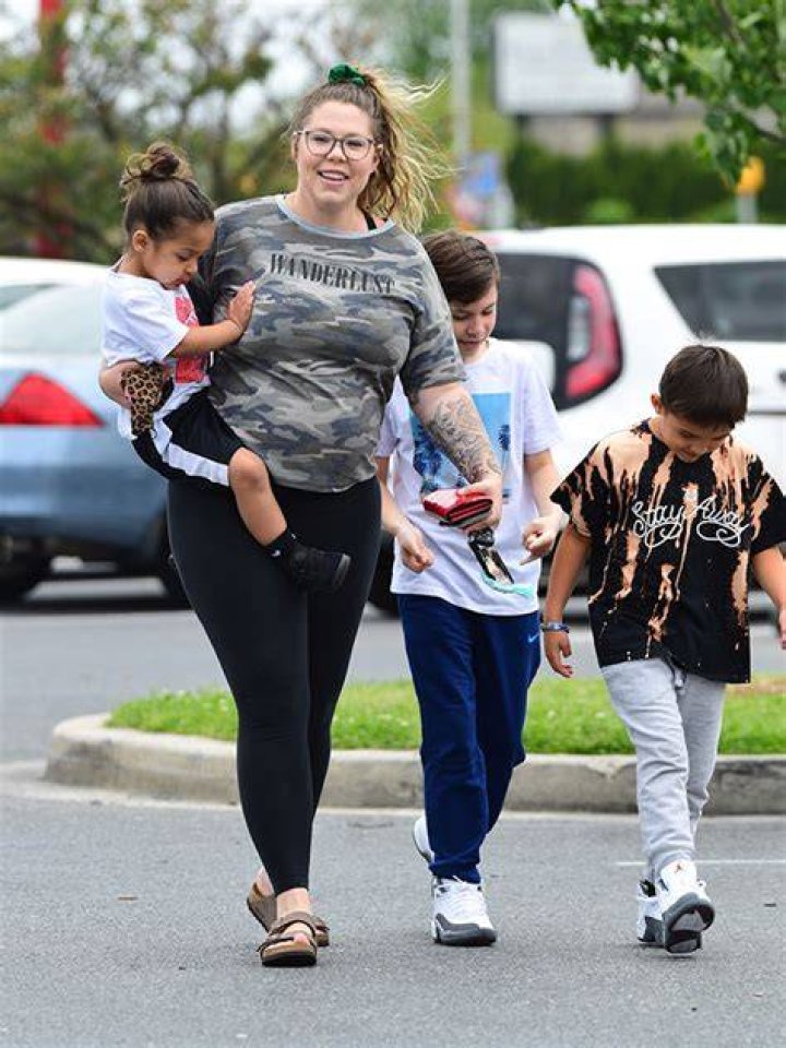 Kailyn Lowry ‘Struggled’ After Chris Lopez’s Aunt ‘Leaked’ Pregnancy – Hollywood Life