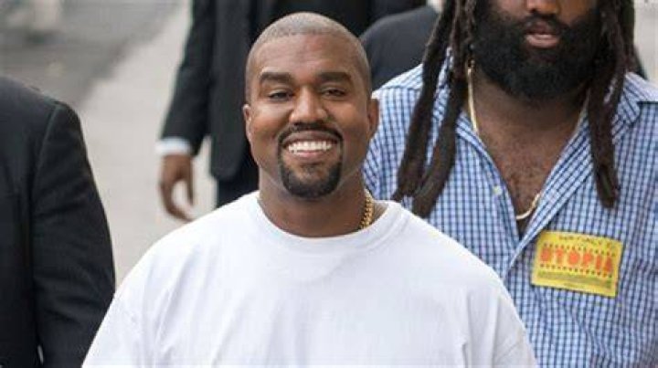 Kanye West In Belize For New Year’s Eve 2021: Video – Hollywood Life