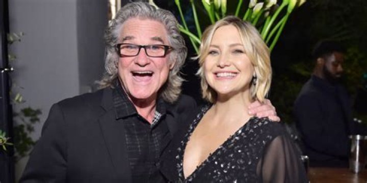 Kate Hudson’s Red Bikini On Vacation With Danny Fujikawa: Photos – Hollywood Life