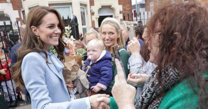 Kate Middleton Expertly Ignores Heckler While Greeting Fans In Ireland: Watch