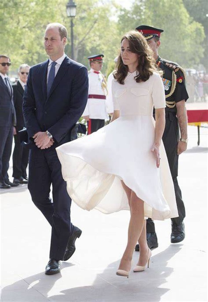 Kate Middleton Wardrobe Malfunction In India — SEE PICS
