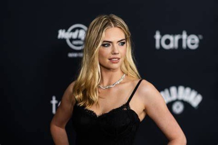 Kate Upton’s Hottest Modeling Looks: Photos – Hollywood Life