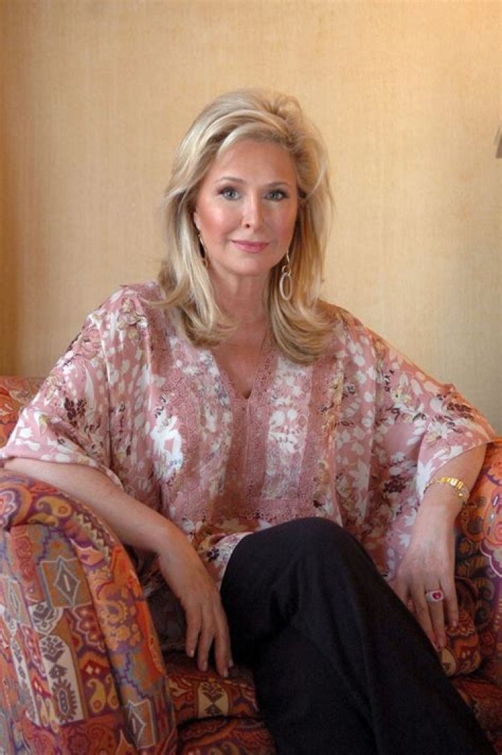 Kathy Hilton: Photos – Hollywood Life