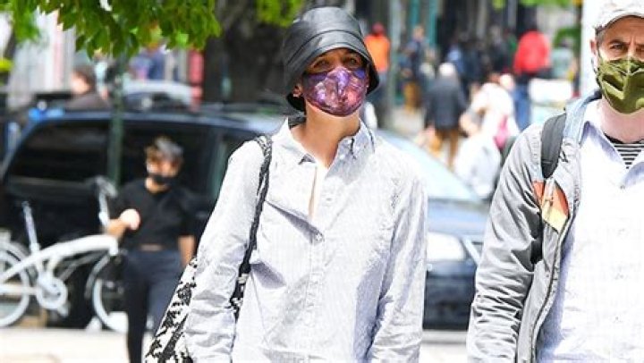 Katie Holmes, 42, Rocks Shorts While Soaking Up The Warm Weather On NYC Stroll — Pics