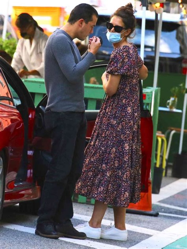 Katie Holmes’ Floral Dress On Emilio Vitolo Jr. Lunch Date In NYC: Pics – Hollywood Life