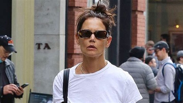 Katie Holmes Shows Off Nose Ring In Casual Look On NYC Stroll: Photos – Hollywood Life